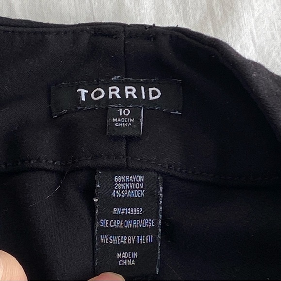 Torrid Cropped Stretch Black Ankle Pants - Picture 8 of 9